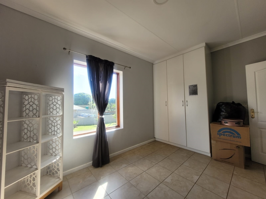 To Let 3 Bedroom Property for Rent in Paradise Beach Eastern Cape